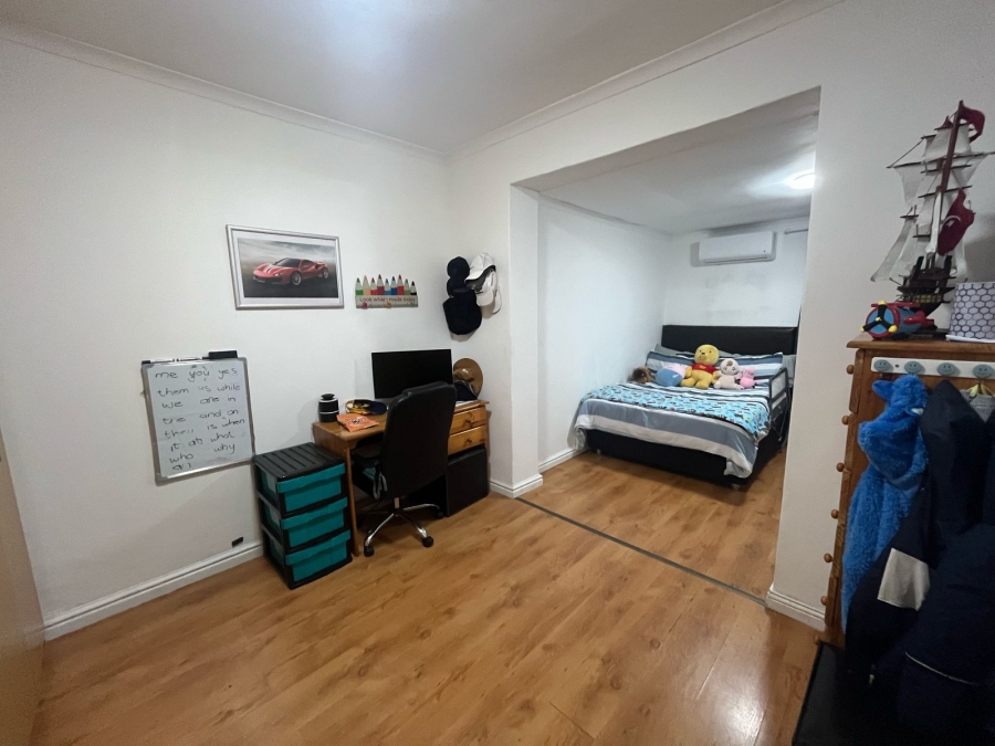 3 Bedroom Property for Sale in Surrey Estate Western Cape